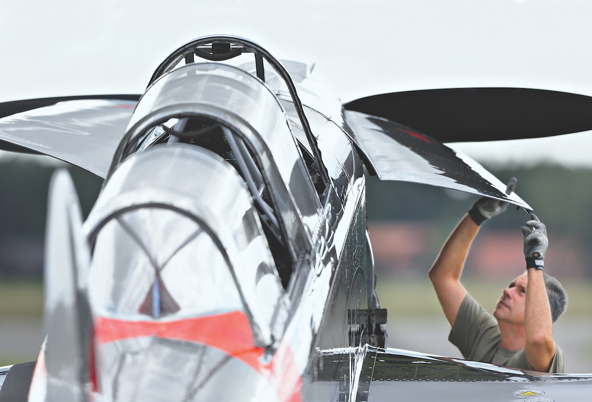 Flugzeugporträt Pilatus P2 fliegermagazin