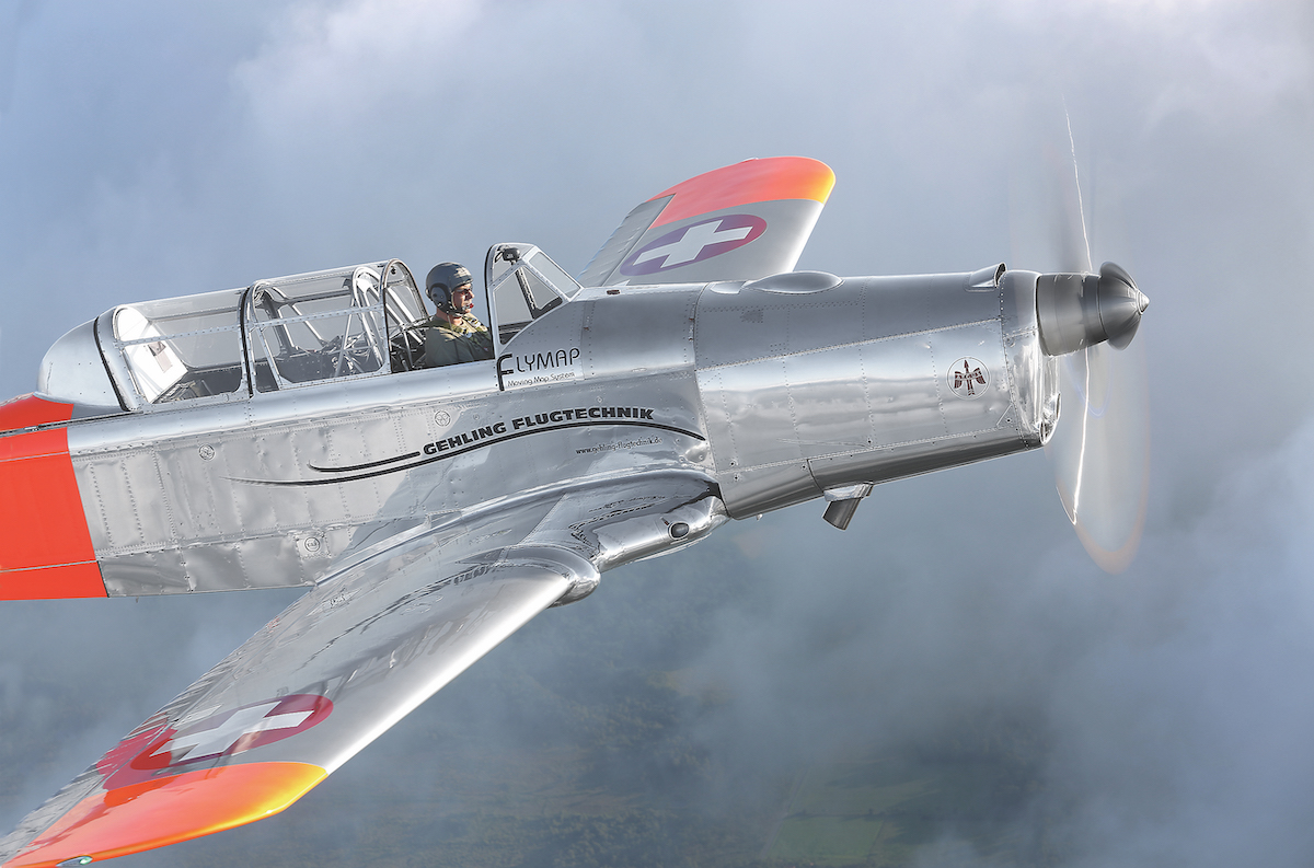 Flugzeugporträt Pilatus P2 fliegermagazin