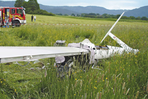 Stall im Landeanflug: Absturz einer Glaser DG-400 in Bayern