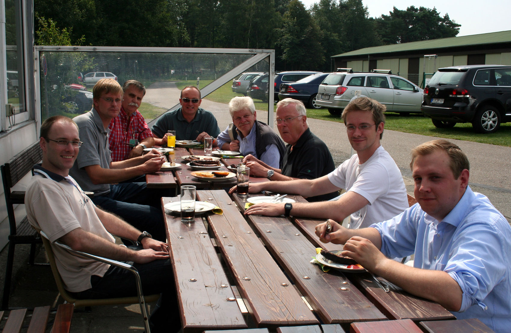 Die Teilnehmer vom 15. August, von links vorn im Uhrzeigersinn: Jan Schmitz, Gerald Plenter, Günter Metzdorf, Richard Keuch, Klaus-Dieter Bäumer (Instruktor), Peter Pinke, Dirk Schürmann und Nicolai Schliephack (Jahr Top Special Verlag)