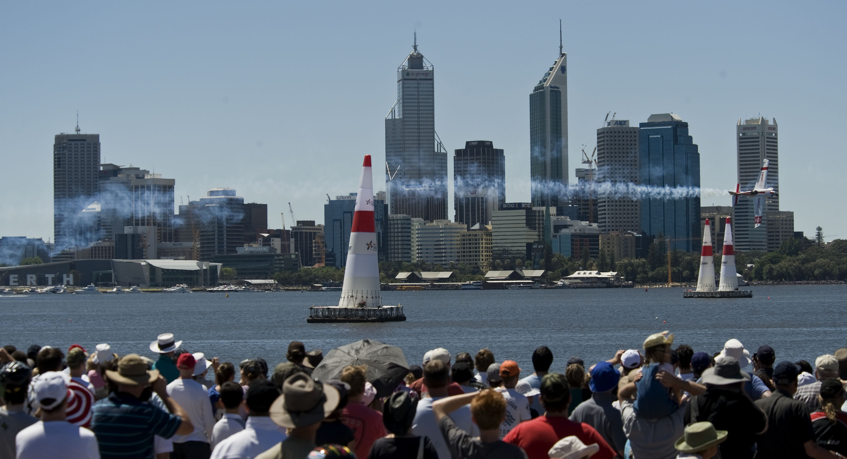Vor 200.000 Zuschauern siegt Paul Bonhomme (GBR) am Swan River im australischen Perth.