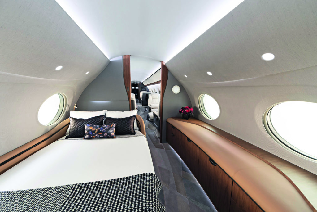 Dieses Bild hat ein leeres Alt-Attribut. Der Dateiname ist 04b_Gulfstream-G700-Master-Suite-1024x683.jpg