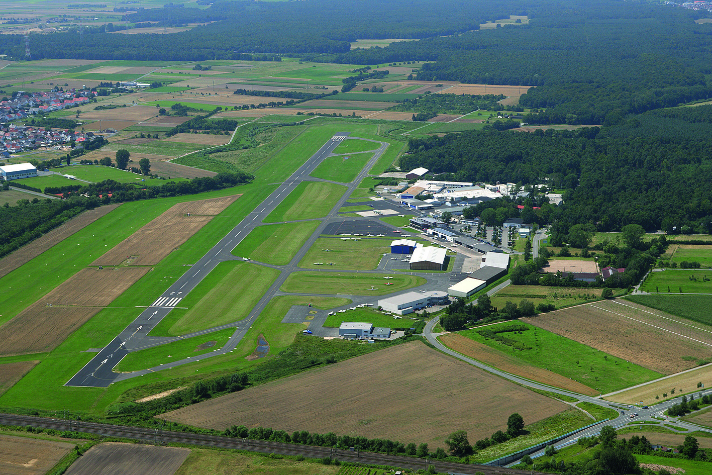 Der Flugplatz Egelsbach liegt südlich von Frankfurt