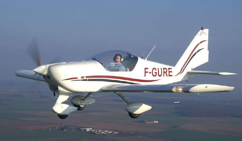 Eine Maschine der aktuellen französischen Aero AT-3 -Flotte