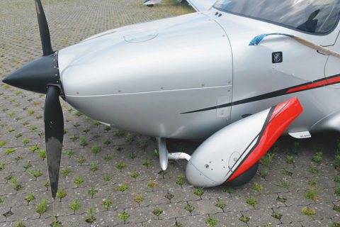 Harte Landung: abgeknicktes Bugfahrwerk – so ein Schaden ist mindestens fünfstellig
