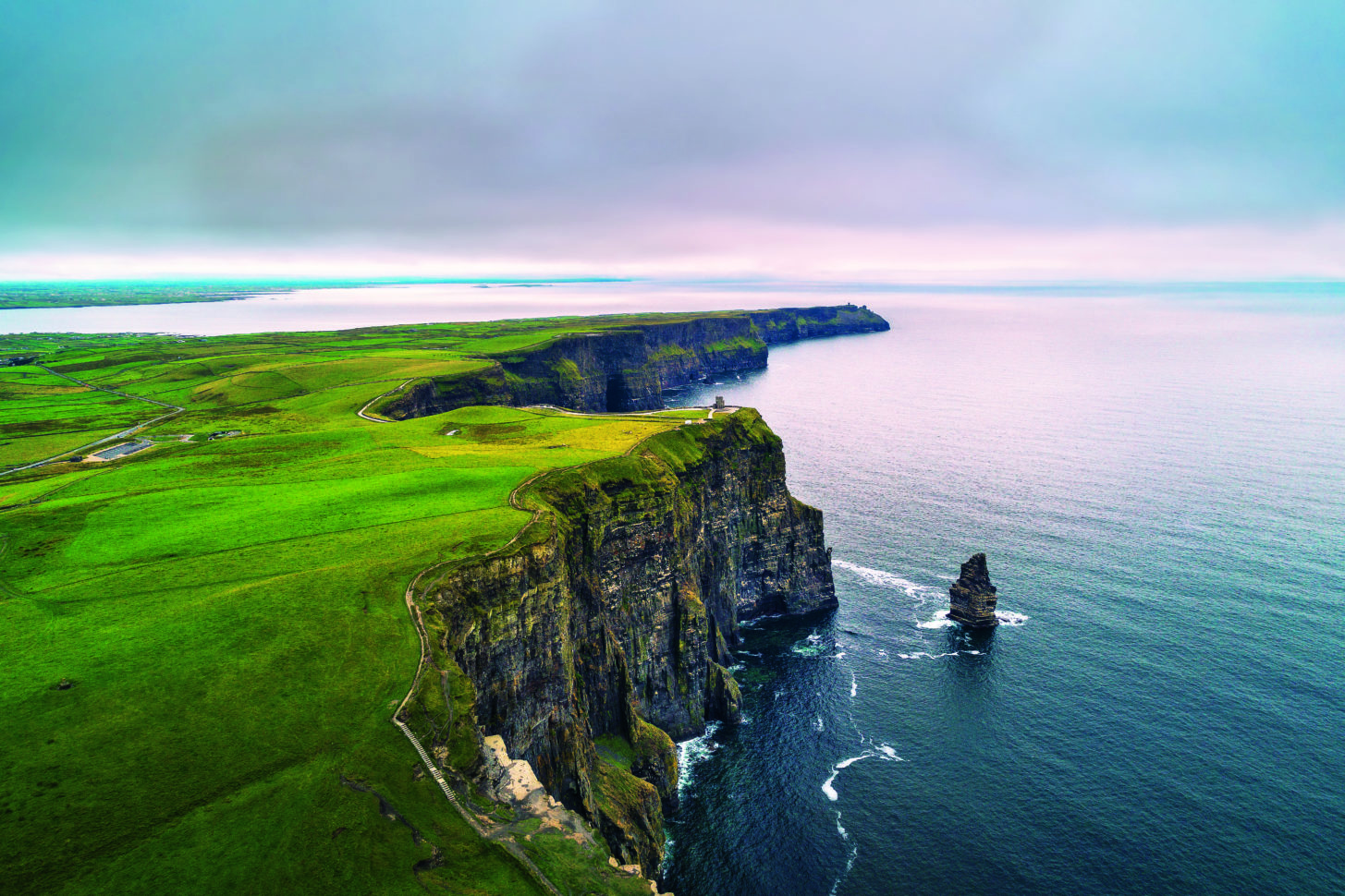 Die Cliffs of Moher erkunden wir aus der Luft