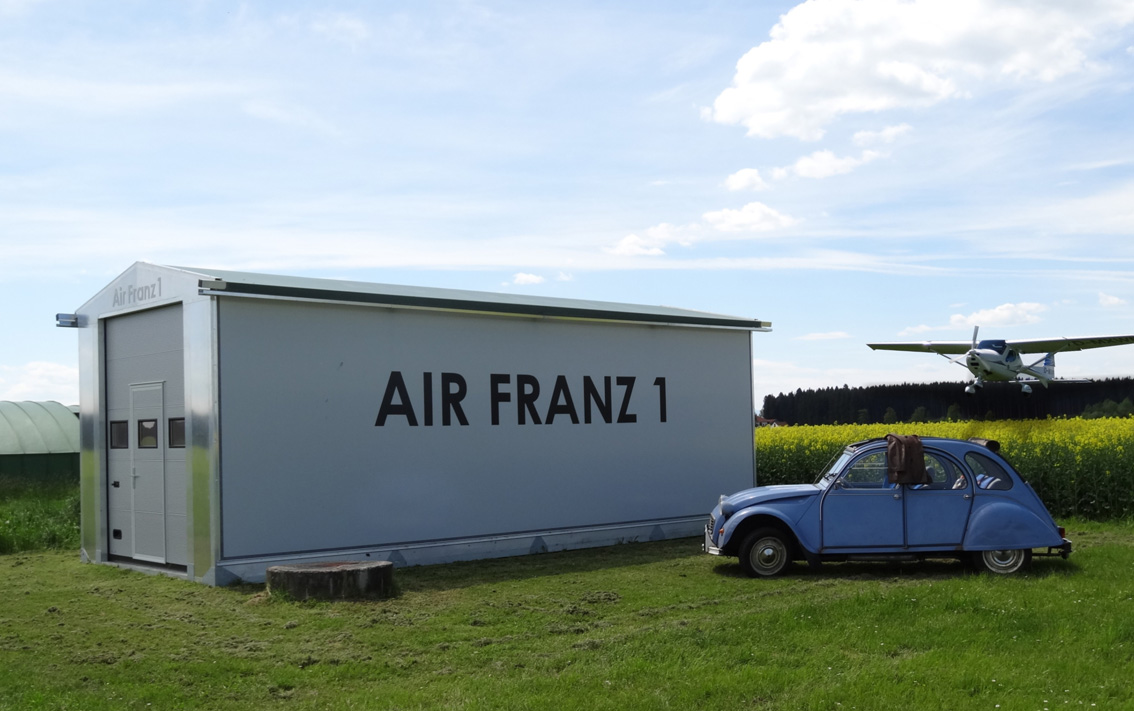 Durchdacht: Der Air Franz 1 schützt ULs vor Wind und Wetter