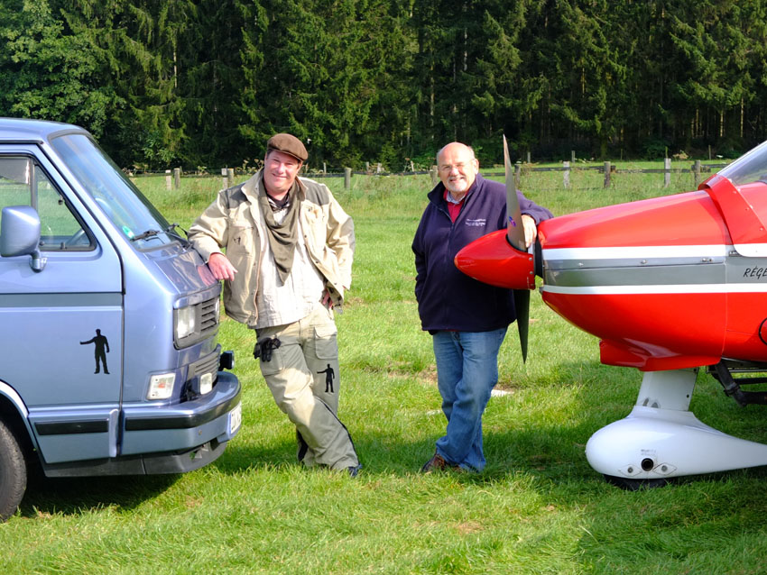 Los geht's! Bernd Niessen (rechts) vom Aero-Club Hagen nimmt Holger Steffens erstmal mit nach Koblenz
