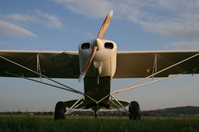 Neue Cowling im Piper-Look: Der Ölkühler ist jetzt unterm Motor platziert, der Wasserkühler zwei Kühlern rechts und links hinter den Einlässen gewichen