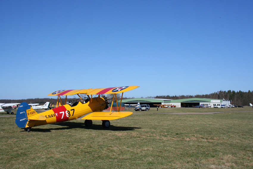 Hingucker: Boeing Stearman am neuen Quax-Flugplatz Bienenfarm