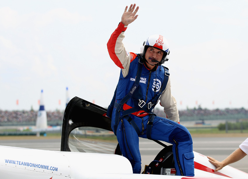 Siegertyp: Paul Bonhomme, hier am Lausitzring, ist Champion des Red Bull Air Race 2015