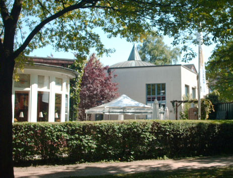fliegercafé: Restaurant-Café Breitengrad in Hamburg, Gefionstraße 3
