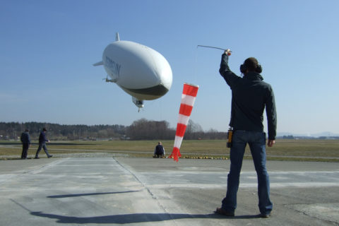 Zeppelin NT im Landeanflug