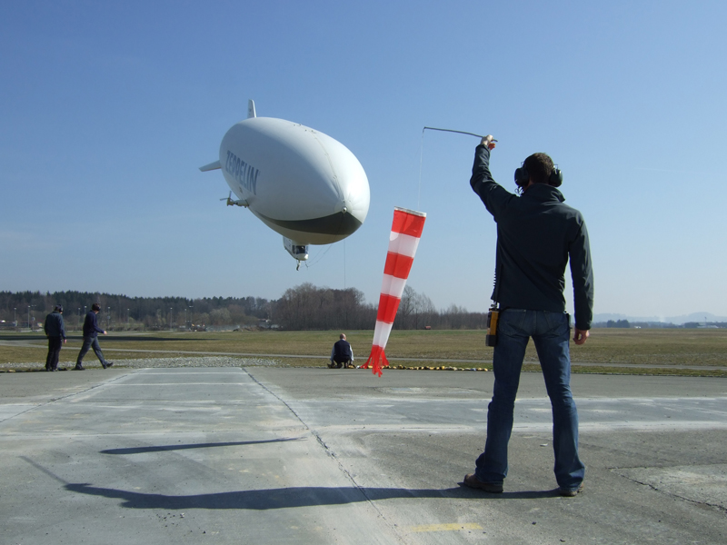 Zeppelin NT im Landeanflug