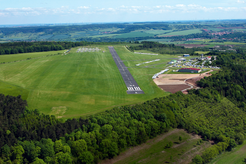 Viel Platz: Flugplatz Jena-Schöngleina (EDBJ)