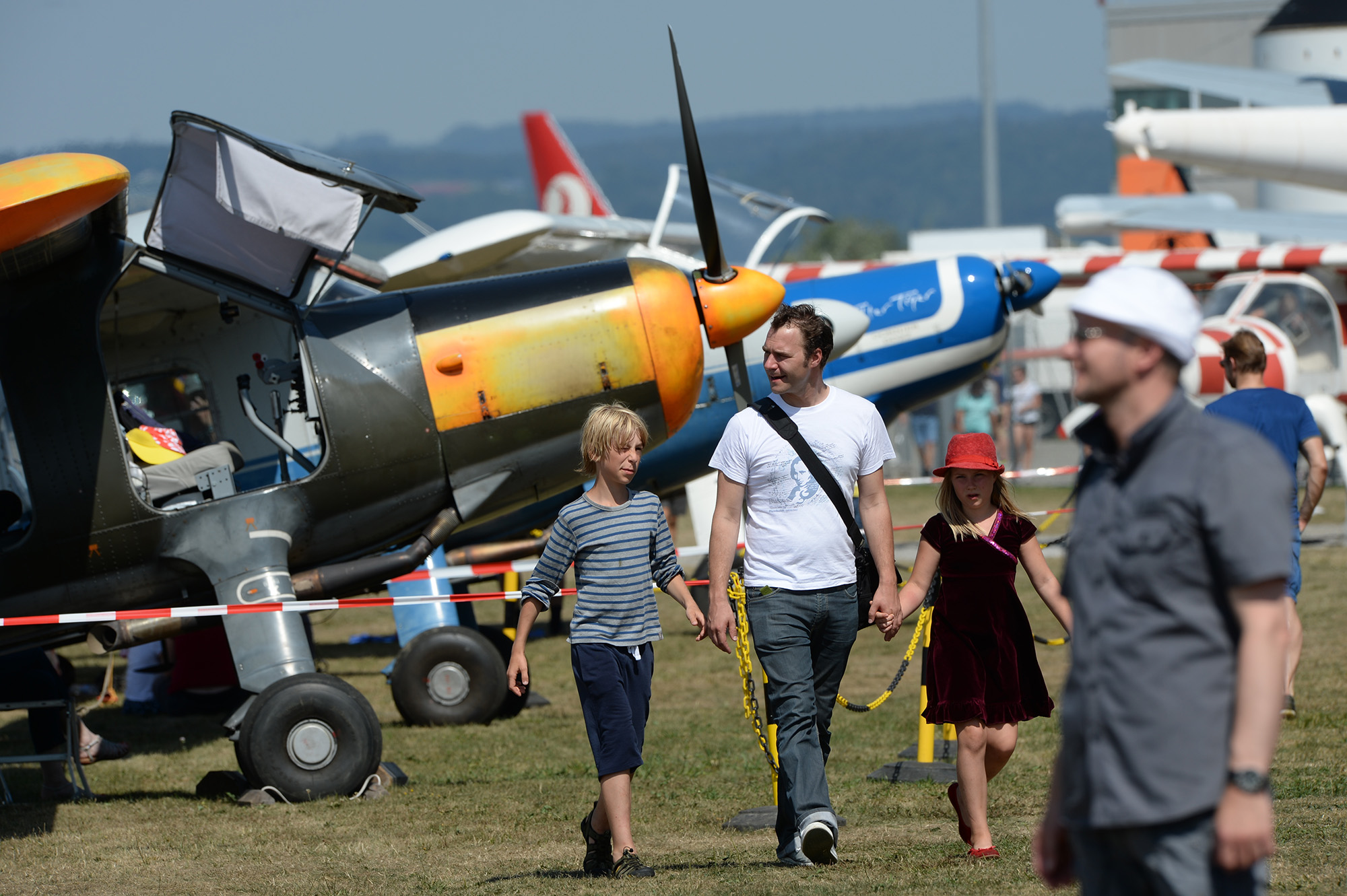 Auf der großen Museumsterrasse präsentieren sich Gastflugzeuge aus nächster Nähe.