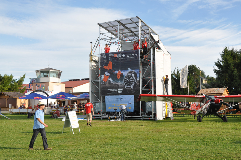 Donnerstag Nachmittag in Tannheim: Letzte Aufbauarbeiten am Tannkosh-Tower