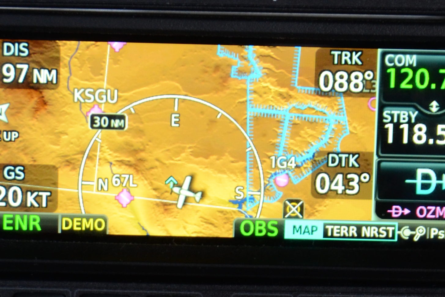 GPS und Funkgerät: Garmin GNC 355