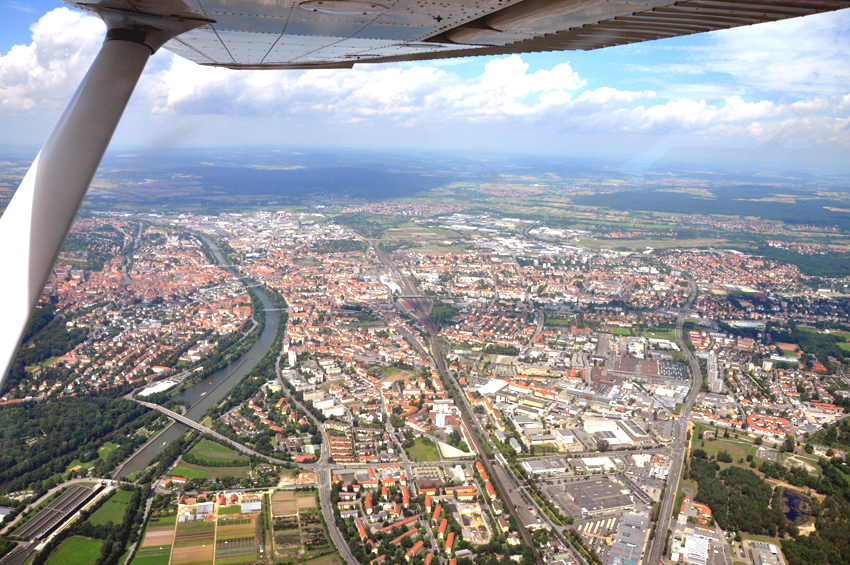 Barock aus der Luft: Nach dem Start in Bamberg umfliegen die Teams den Stadtkern weiträumig
