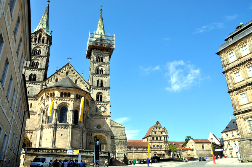 Touristenmagnet: Früher oder später zieht es die Besucher zum Bamberger Domplatz