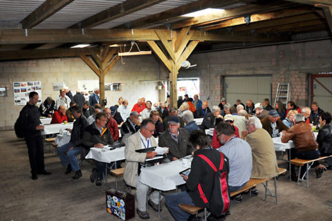 Urig: Provisorischer Briefing-Raum für 60 Personen in Idar-Oberstein