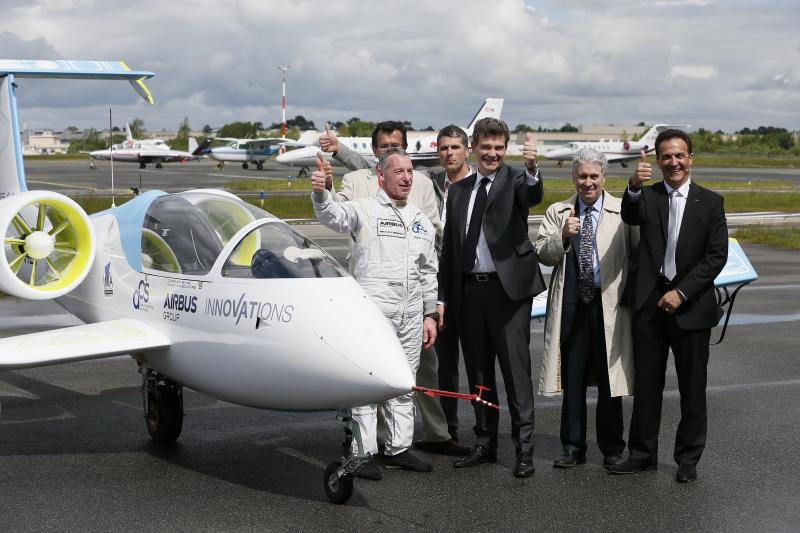 Unter Strom: Beim E-Aircraft-Day am 25. April in Bordeaux hat Airbus seinen E-Fan zum ersten Mal der Öffentlichkeit vorgestellt