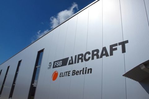 Edle Sache: Elite Berlin am Flugplatz Schönhagen