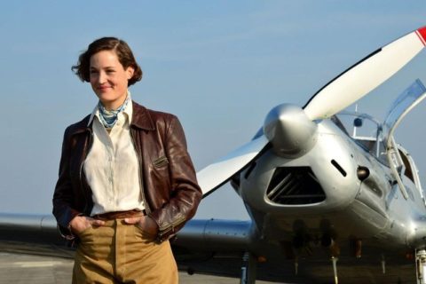 Elly Beinhorn, gespielt von Vicky Krieps, unternahm mit der Bf 108 Taifun ab 1935 spektakuläre Fernflüge