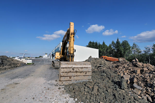 Viel zu tun: Die Erweiterung des Flugplatzes Arnsberg-Menden hat begonnen