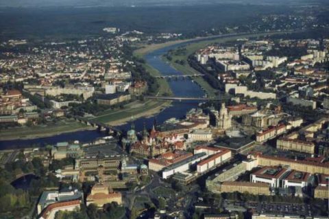 Hoch über Dresden: Der Fliegerservice „August der Starke“ aus Dresden, das Flug-Center Milan aus Kamenz und der Flugservice Bautzen bieten zum Dresdner Flughafenfest Rundflüge an