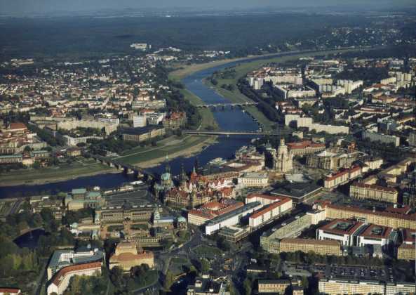 Hoch über Dresden: Der Fliegerservice „August der Starke“ aus Dresden, das Flug-Center Milan aus Kamenz und der Flugservice Bautzen bieten zum Dresdner Flughafenfest Rundflüge an