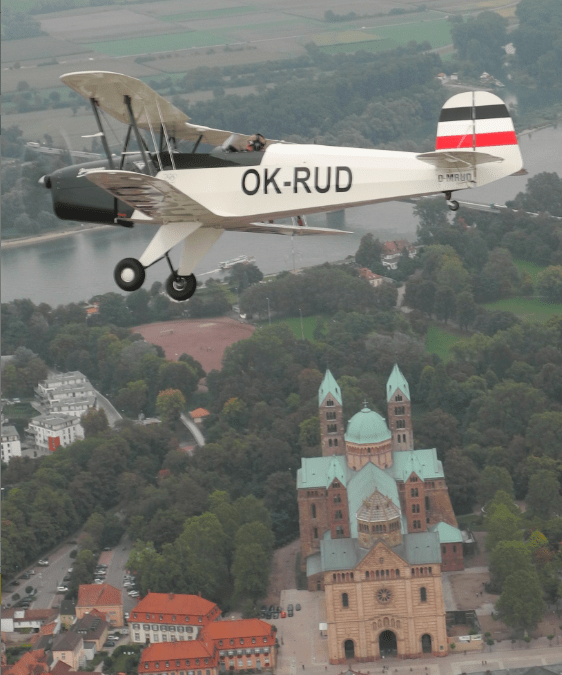 FK 131 über dem Dom von Speyer: Die Bücker & Funk-Homebase liegt ganz in der Nähe