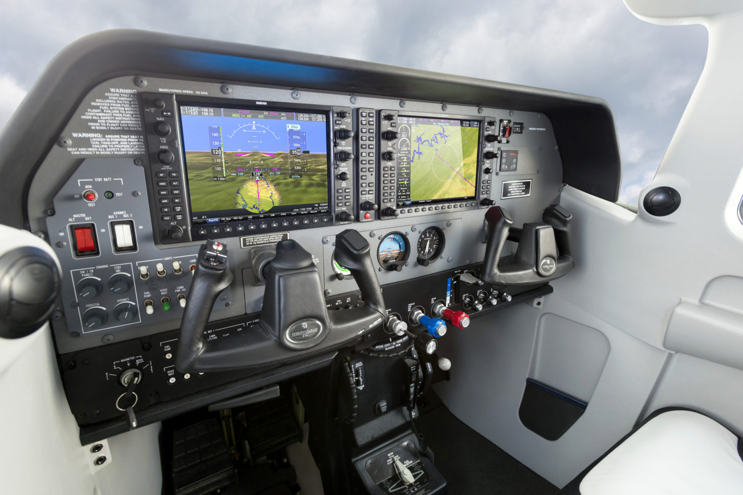 Cessna 206H mit Garmin G1000 NXi