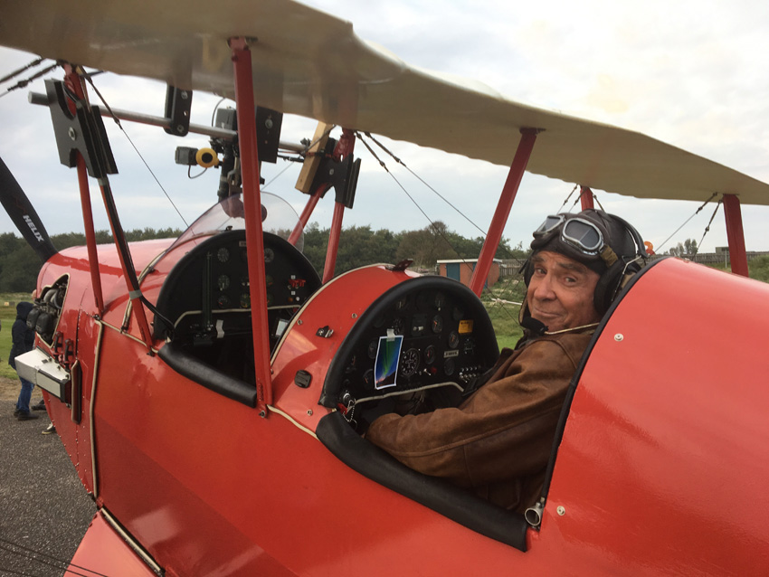Waschecht: Den coolen Piloten bringt Elmar Wepper im Film absolut überzeugend rüber