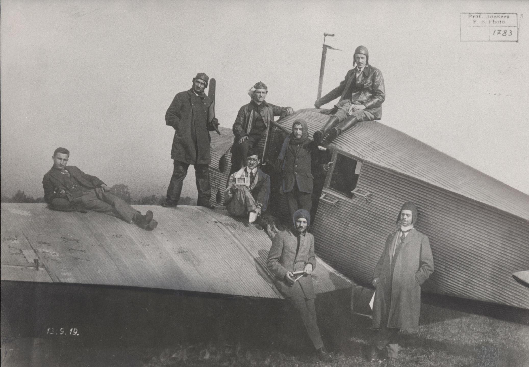 Mit sieben Personen an Bord flog die F13 am 13. September 1919 in Dessau einen Höhen-Weltrekord bis auf 6750 Meter.