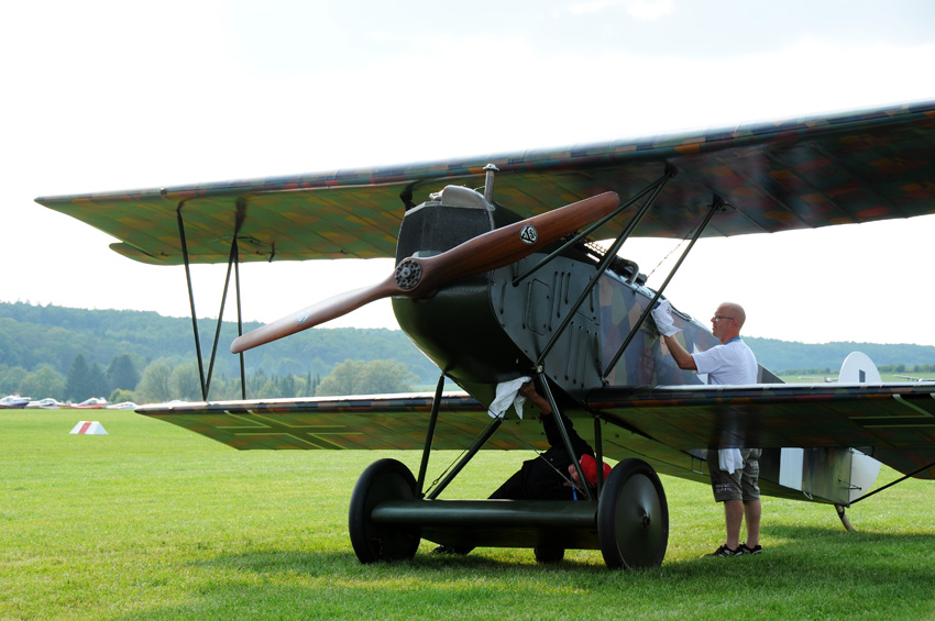 Mit historischem Triebwerk: Nachbau einer Fokker D.VII, von Mikael Carlson auf der Hahnweide 2013 präsentiert