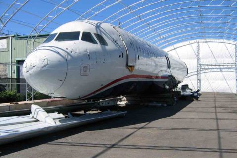 Ein paar Beulen, keine Triebwerke mehr und Wasserschäden: Der Wrack des A320 N106US wird versteigert