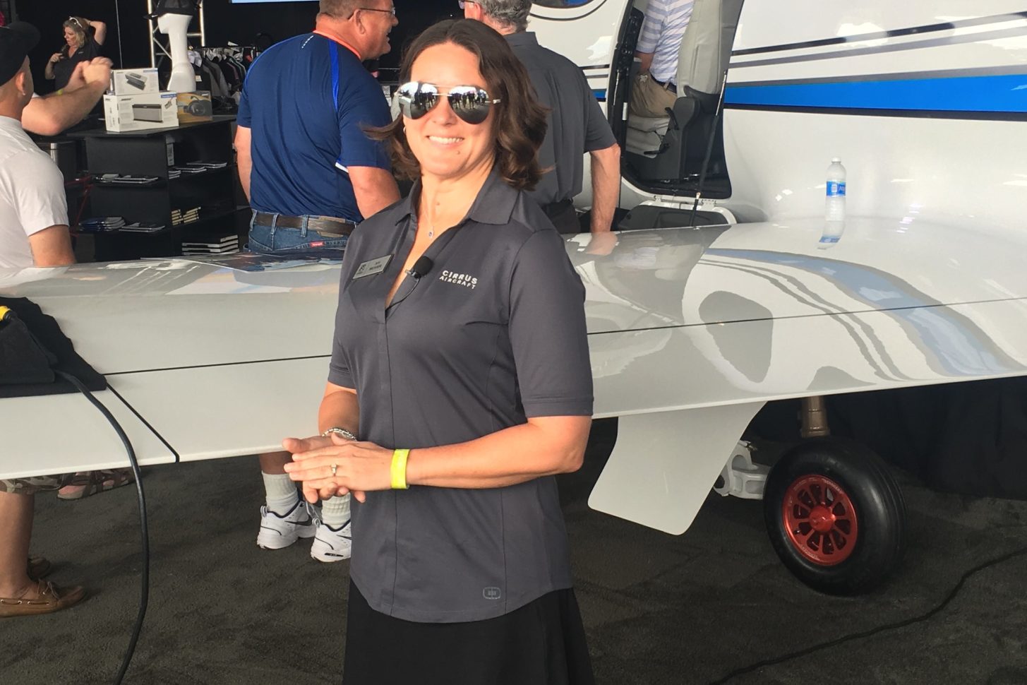 Ivy McIver von Cirrus präsentiert das Embark-Programm in Oshkosh