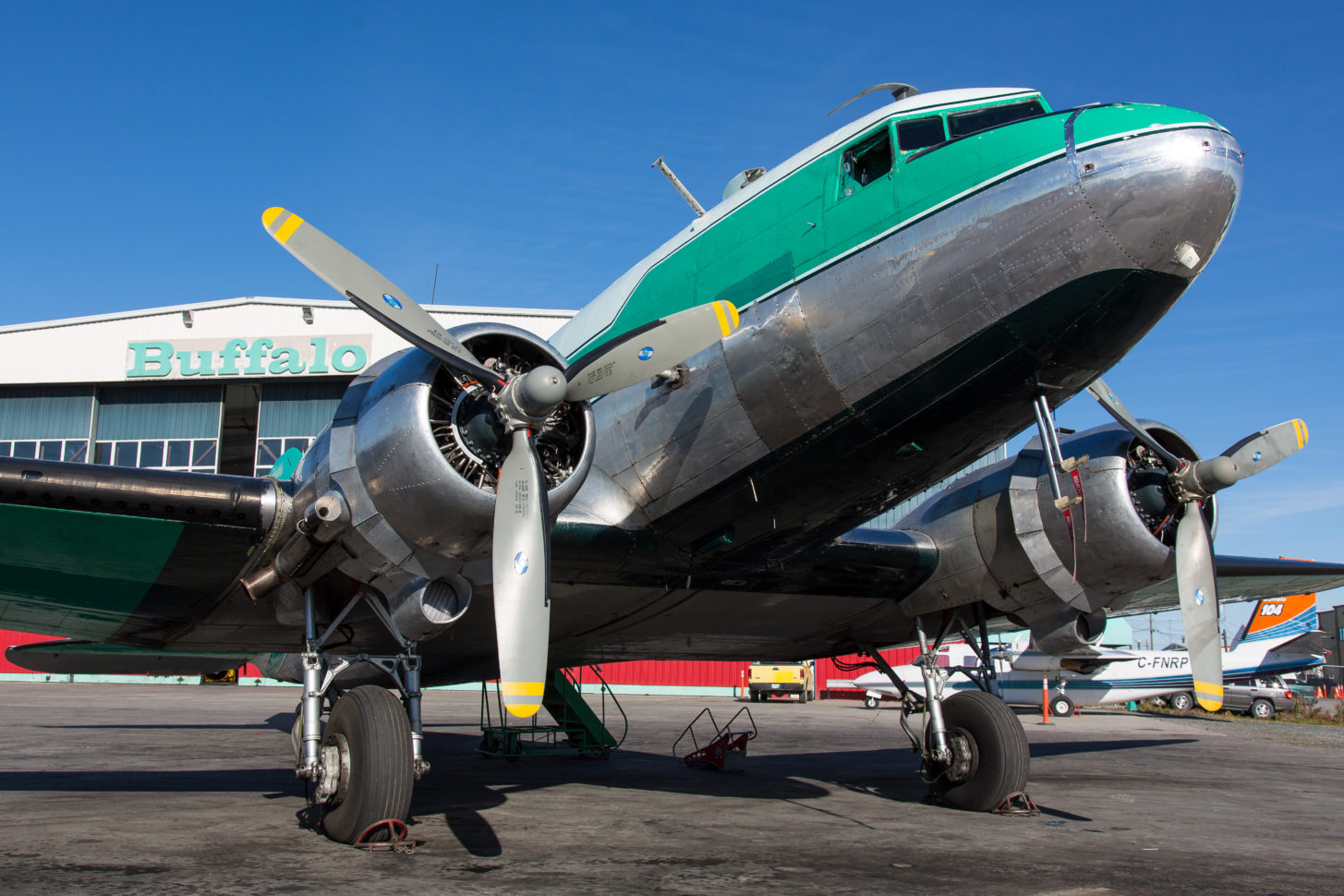 Mit mehreren solcher DC-3 versorgt Buffalo Airways den Norden Kanadas