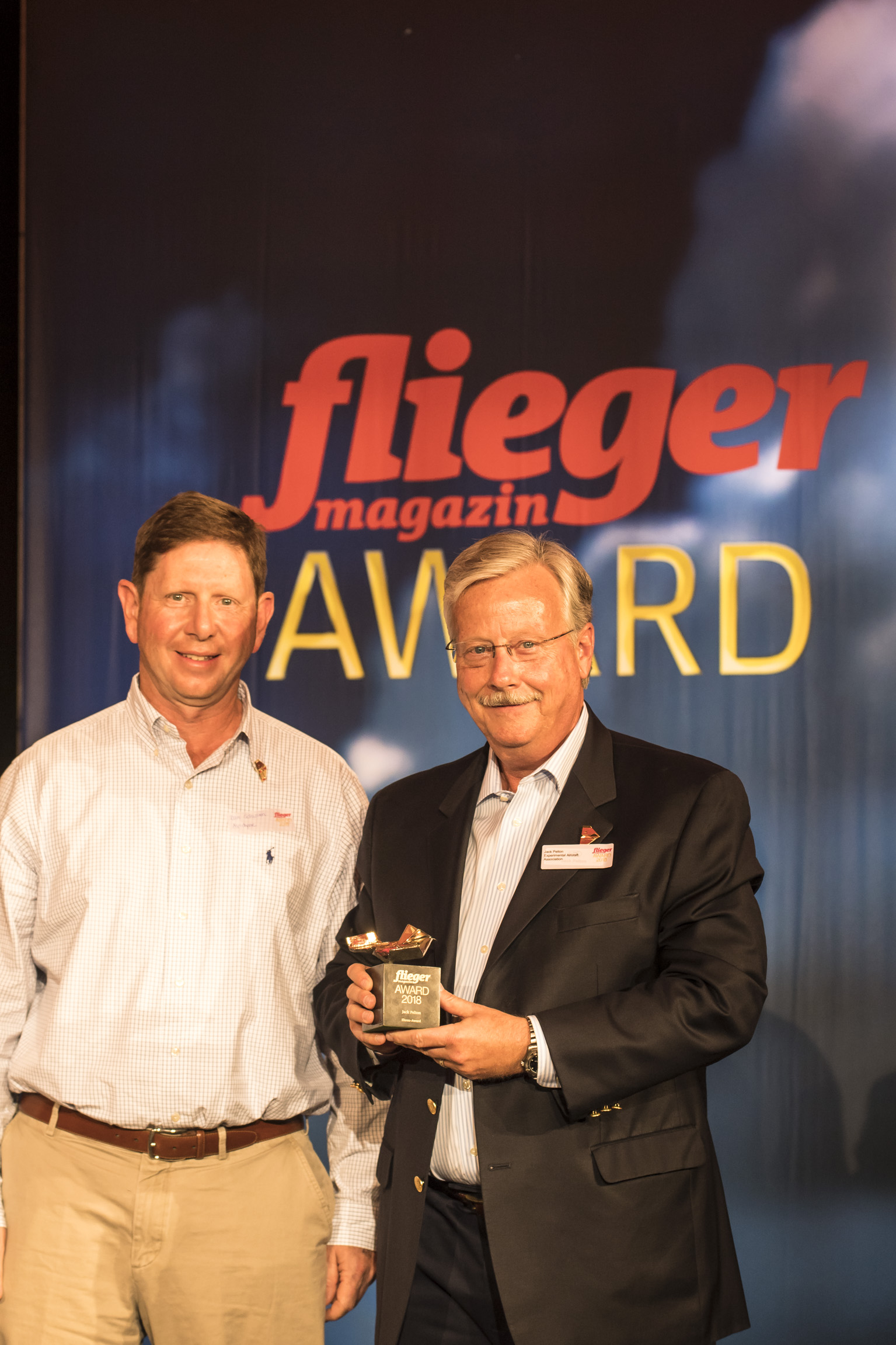 Ehren-AWARD Gewnner Jack Pelto (links) mit Laudator Dan Schwinn von Avidyne