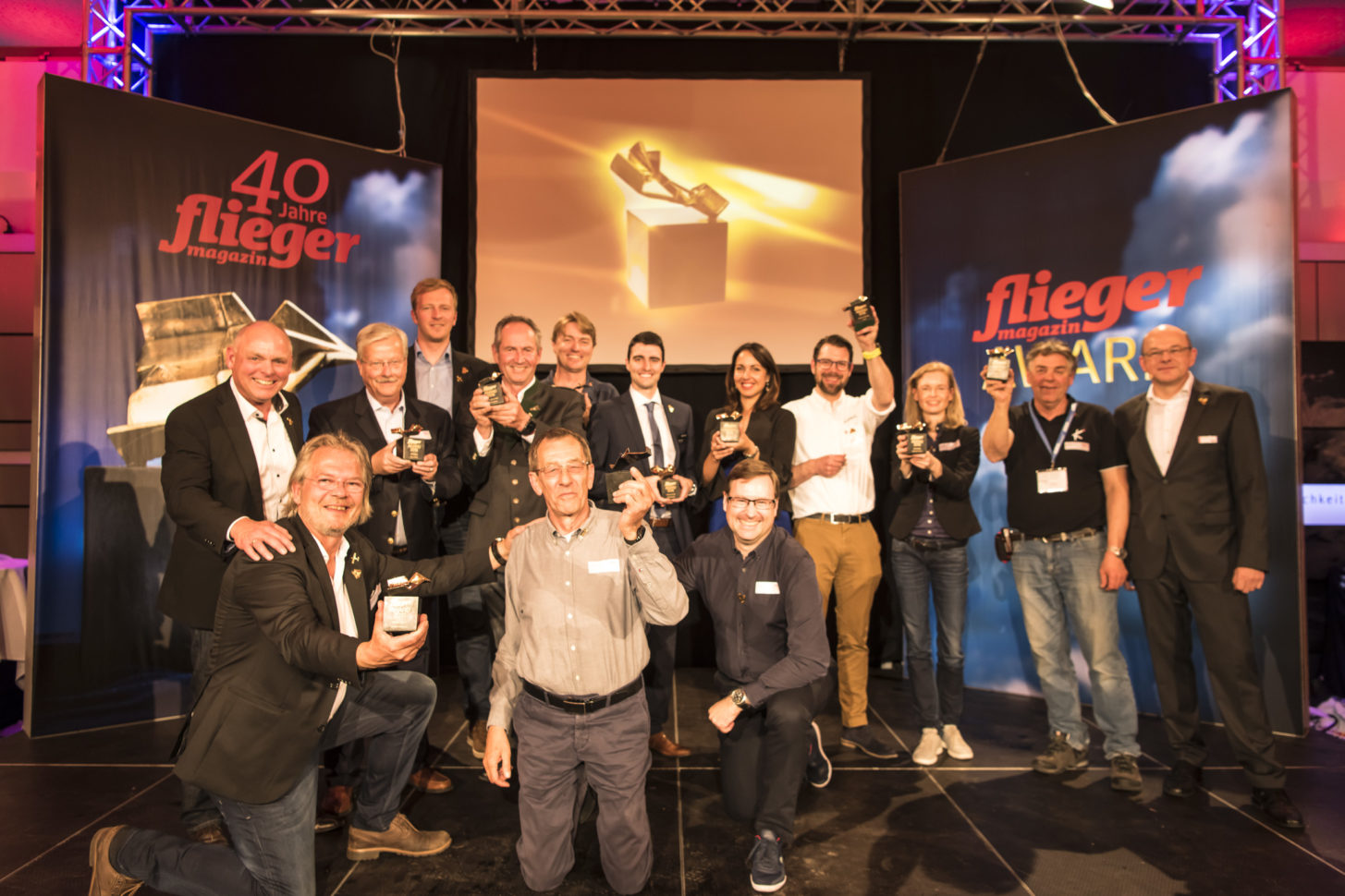 Gruppenfoto mit allen AWARD-Gewinnern nach der Verastaltung