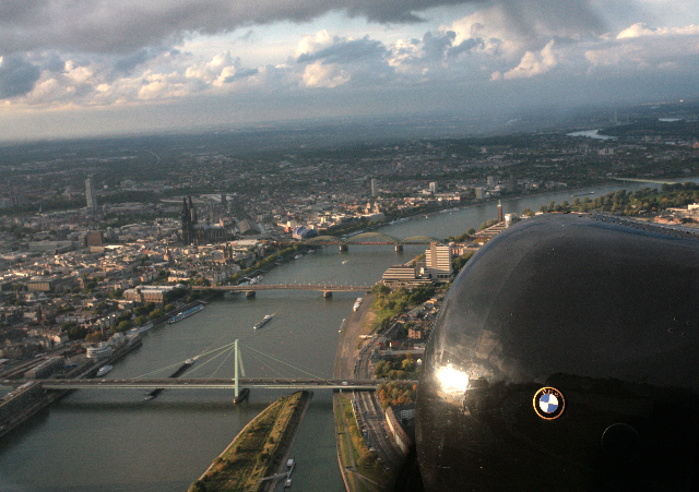 Die Ju-52 HB-HOY beim Rundflug über Köln