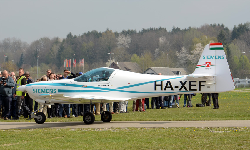 Unfallmaschine: die HA-XEF bei der AERO 2017 in Friedrichshafen