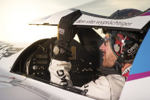 Inspirierende Flugkunst: Oris präsentiert die Air Racing Edition IV