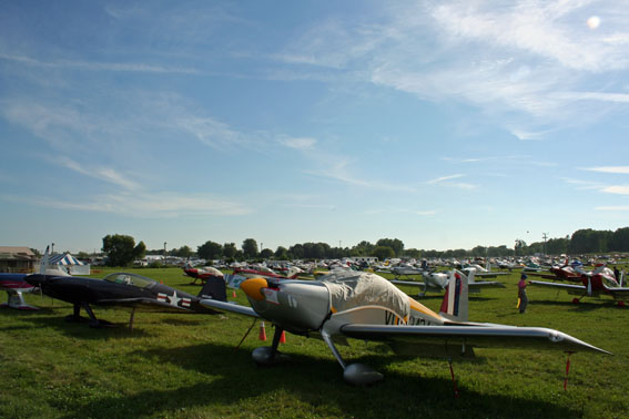 Alles wird gut: So langsam zeigt sich in Oshkosh das gewohnte Bild, wie hier auf der Abstellfläche der Eigenbauten