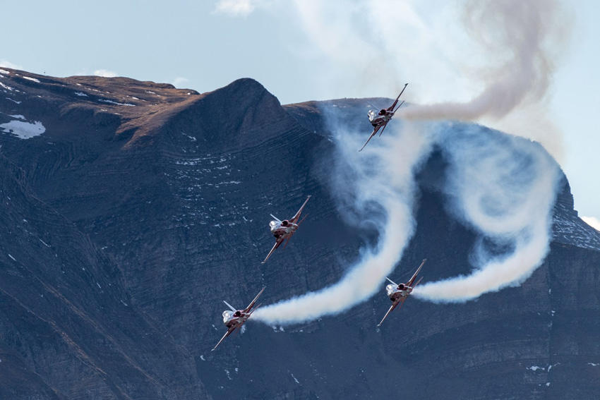 Klassiker: Die über 40 Jahre alten Tiger-Jets der Patrouille Suisse haben kein GPS, navigiert wird nach Karte