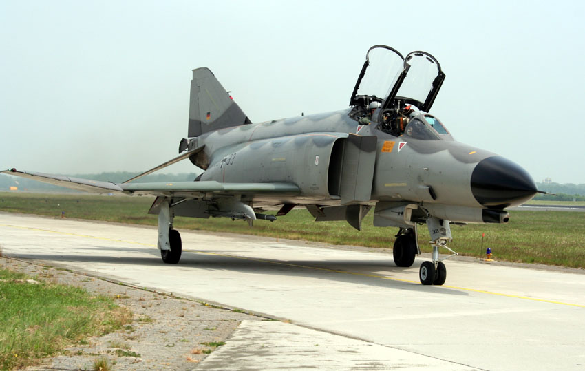 Wellenreiter: Phantom vom JG 71 mit historischem Wellen-Tarnmuster