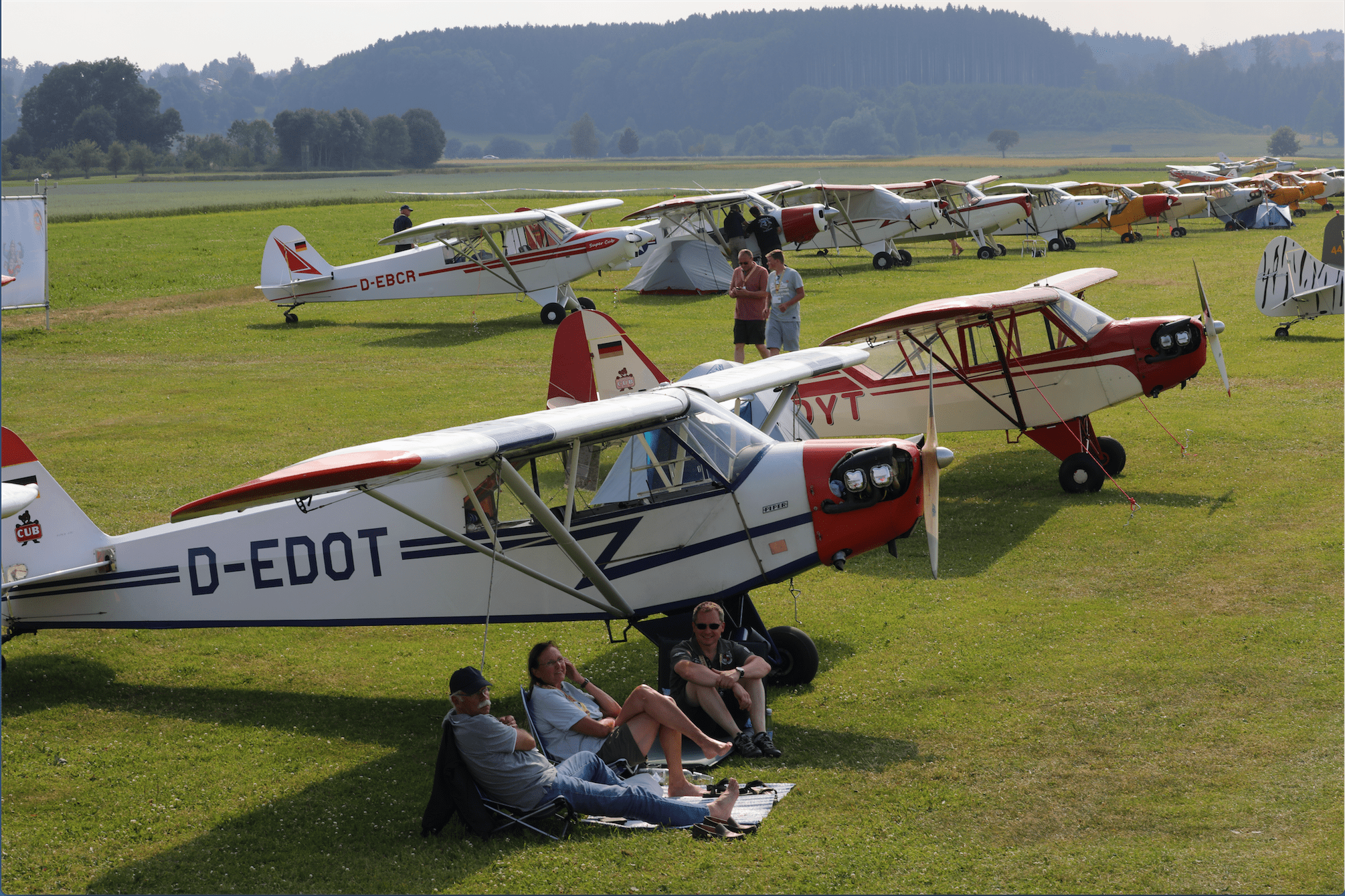 Freunde treffen, Erfahrungen austauschen, das Wochenende genießen: Piper-Piloten in EDMT