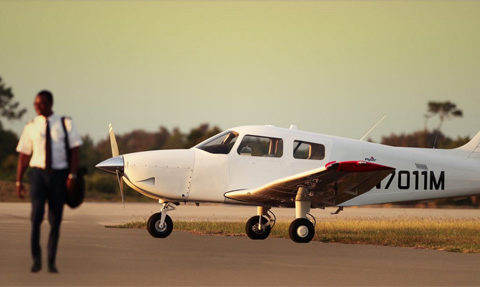 Neu: Schulflugzeug Piper Pilot 100 