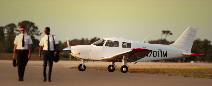 Neu: Schulflugzeug Piper Pilot 100 